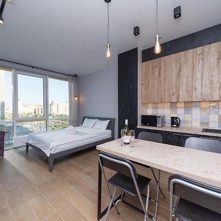 Stylish Panoramic Apartments. Smartplaza. Metro Minskaya Kiev Exteriör bild