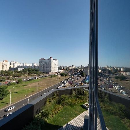 Stylish Panoramic Apartments. Smartplaza. Metro Minskaya Kiev Exteriör bild