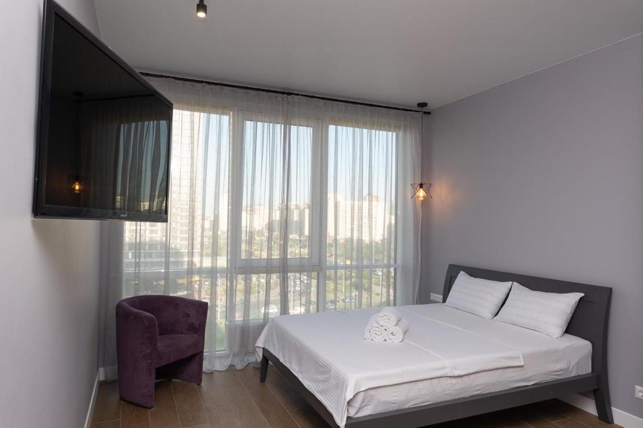 Stylish Panoramic Apartments. Smartplaza. Metro Minskaya Kiev Exteriör bild