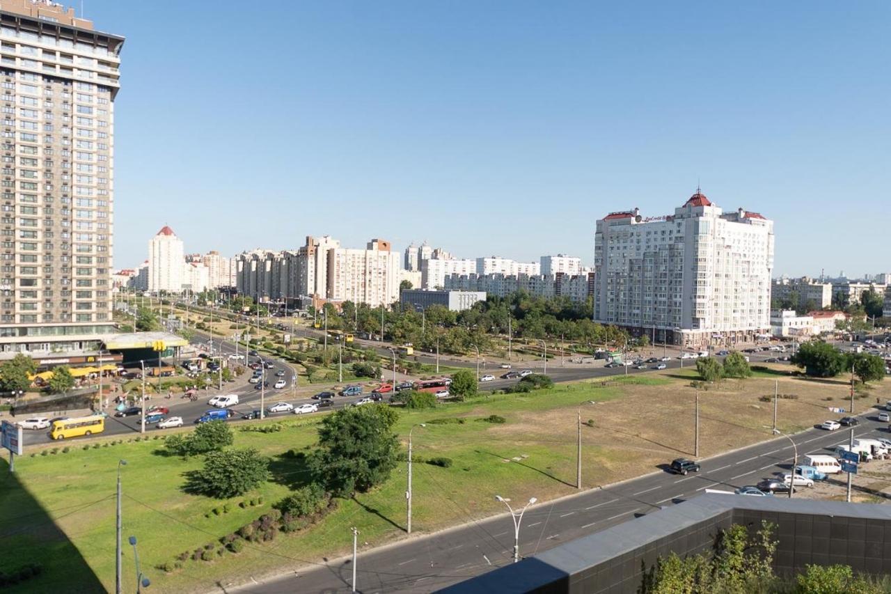 Stylish Panoramic Apartments. Smartplaza. Metro Minskaya Kiev Exteriör bild