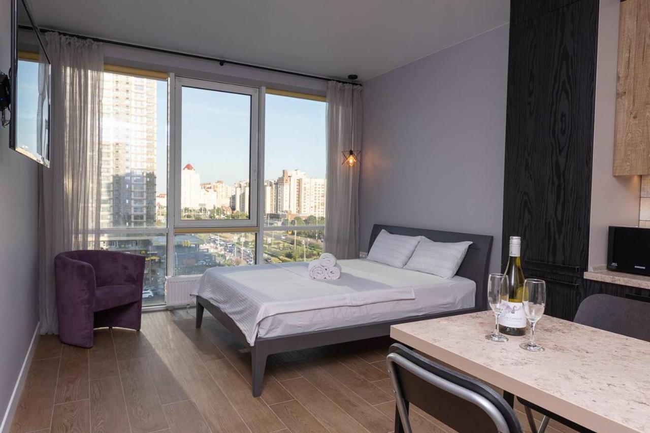 Stylish Panoramic Apartments. Smartplaza. Metro Minskaya Kiev Exteriör bild